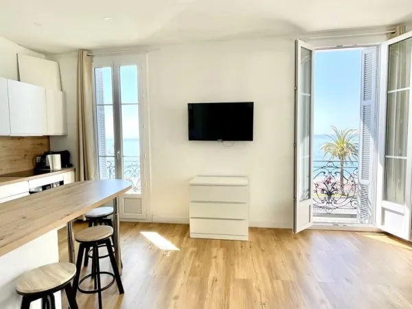 PROMENADE des ANGLAIS (3 pièces avec une vue a 180o sur la m
