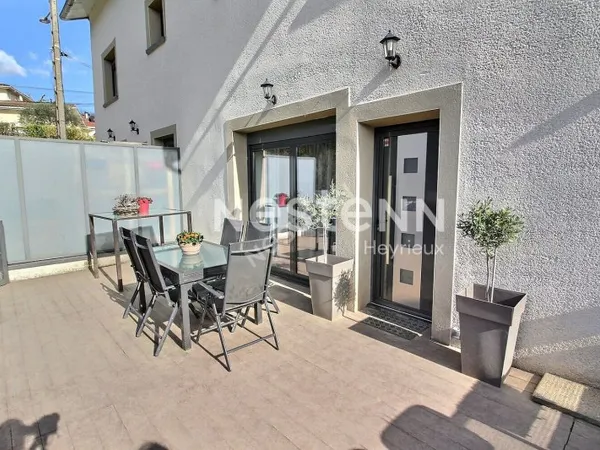 OYTIER SAINT OBLAS!:Maison entièrement rénovée avec 2 terrasses, un grand garage et un jardin de 150