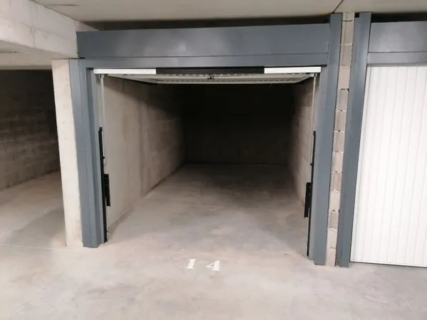 Parking / box Istres 14 m2
