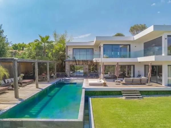 Villa 8 pièces 720 m²