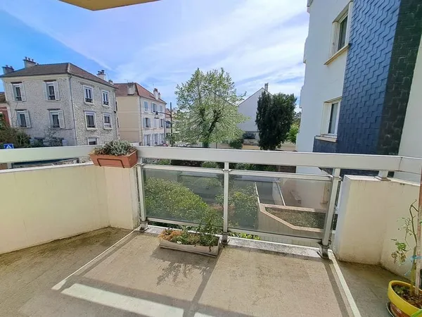 Rue des ponts - F2 de 51 m2 avec balcon, cave et parking
