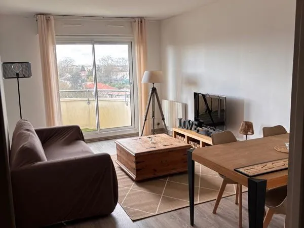PART: vends T2 centre de Cauderan dernier étage