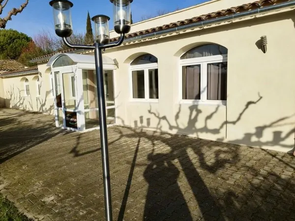 Hôtellerie et restauration Location Entraigues-sur-la-Sorgue   1900€