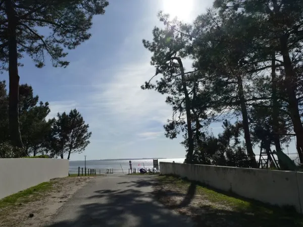 VILLA NEUVE COTE BASSIN