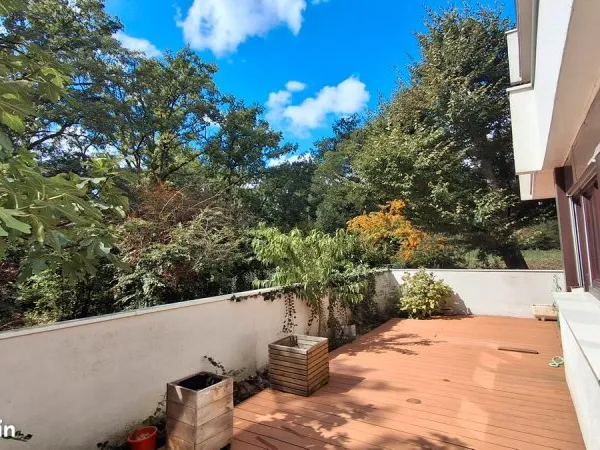 Appartement 2 pièces de 50 m² avec grande terrasse de 37 m² et vue sur le bois de Cergy