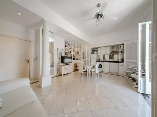 APPARTEMENT ATYPIQUE 3 PIÈCES EN DUPLEX - PISCINE - GARDIEN