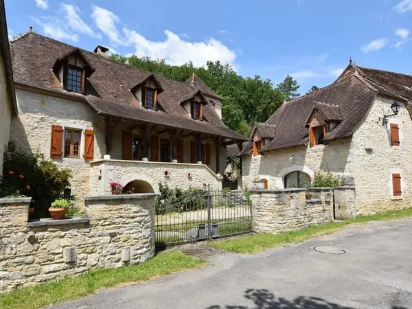 Ensemble immobilier, 200 m² habitables, Maison, Gîte, Piscine