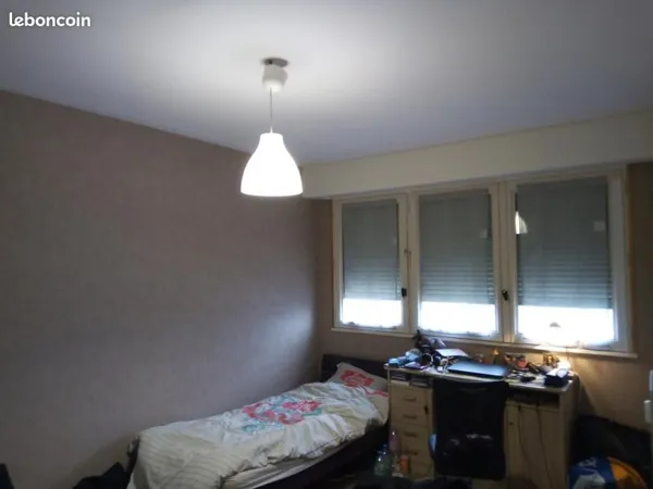 Loue chambre meublée