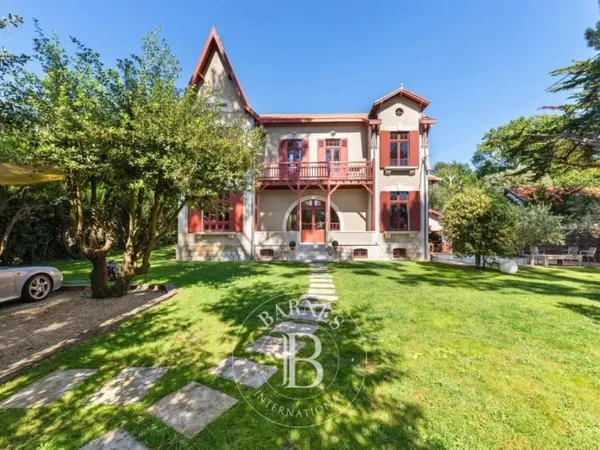 EXCEPTIONNELLE PROPRIÉTÉ, AVEC PISCINE, EN PLEIN COEUR DU MOULLEAU - PYLA-SUR-MER