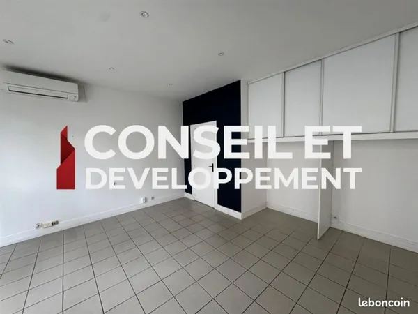 Boutique 42 m² DAMMARIE LES LYS