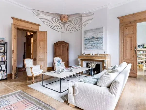 Appartement 6 pièces 200 m²