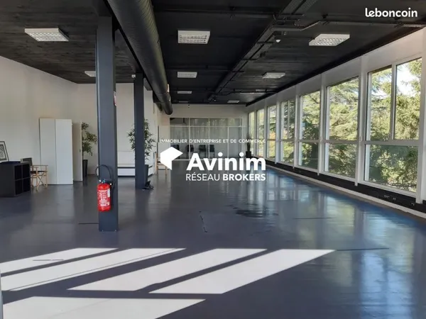 Bureaux 216 m² Porte-de-Savoie