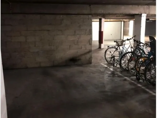 Place de Parking 19ème - Disponible maintenant