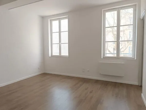 Place Voltaire, appartement T1 bis renové !