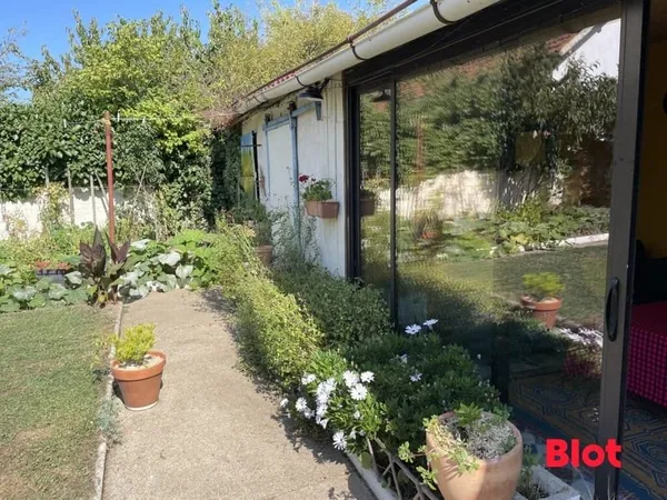 A vendre maison, 3 chambres, en impasse privée.