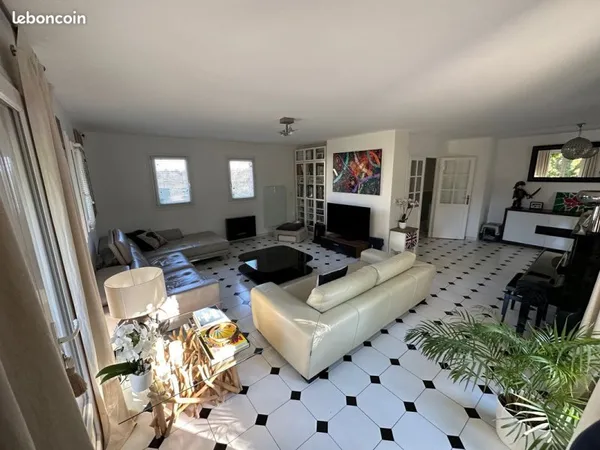 À vendre - Maison familiale de 6 pièces avec grand jardin à Bazemont (78)