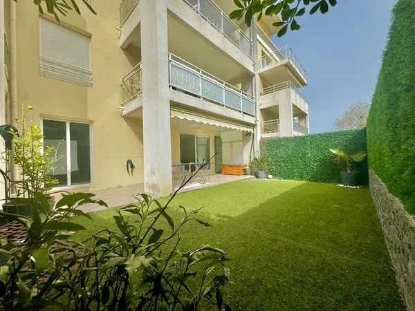 ANTIBES 2P DE 2012 GRAND STANDING EN REZ DE JARDIN GARAGE