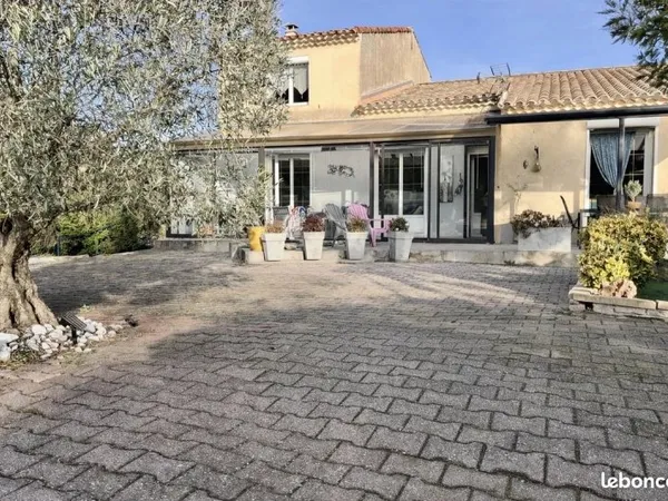 Propriété 5 pièces 183 m²