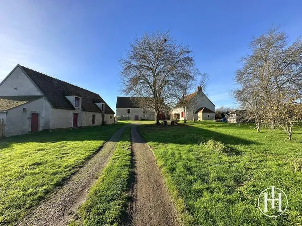 À SAISIR Authentique corps de ferme rénové avec 300 m2 de