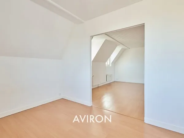 F2 DERNIER ETAGE AVEC PARKING ET CAVE