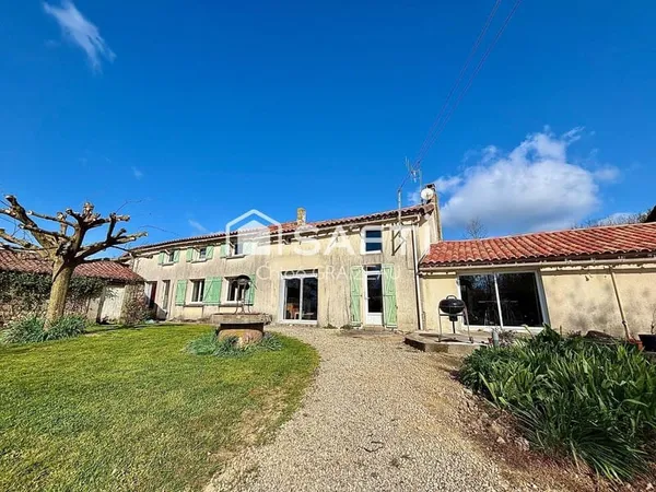 Maison de 181 m², 5 chambres, étang et dépendances
