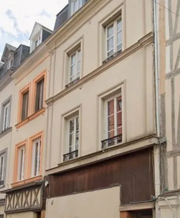 F2 de 45 m² situé dans un immeuble ancien au coeur d'un quartier central et attractif de Rouen