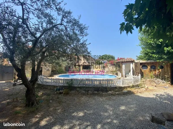 Maison 6 pièces 256 m²