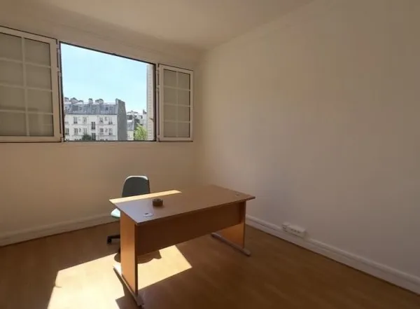 A louer bureaux avec balcon proche Porte Maillot