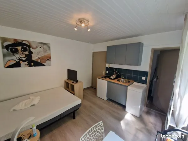 Joli studio meublé