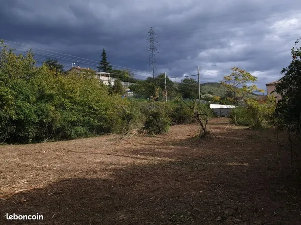 Terrain constructible commerce ou habitat