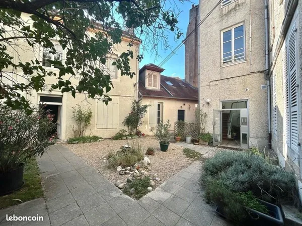 Studio duplex meublé 25 m² - Centre boucle Besançon - Vue Doubs - Calme