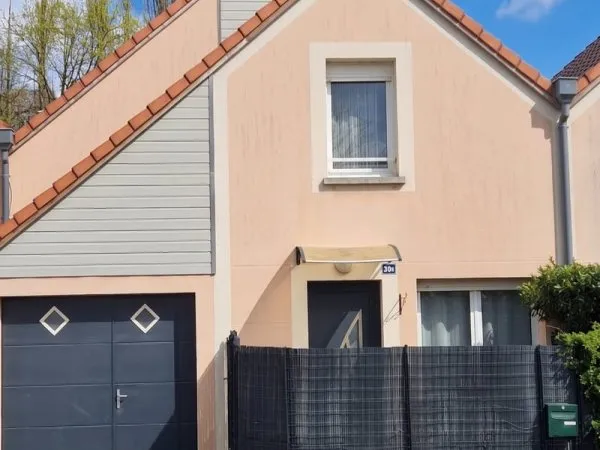 À VENDRE Charmante maison entièrement rénovée à Vesoul, av