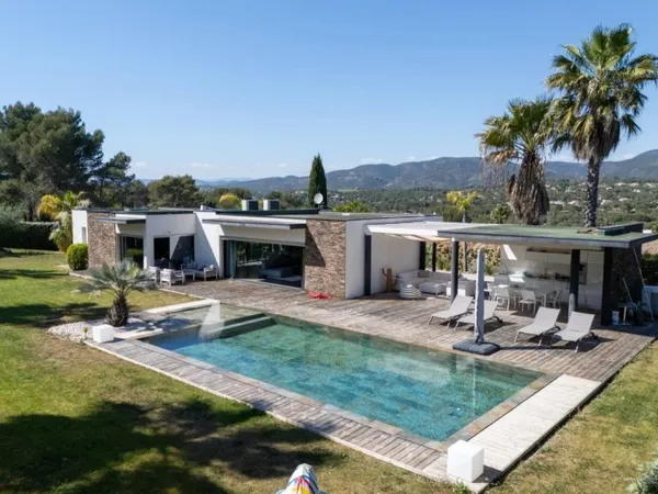 A vendre - Villa contemporaine 5 chambres - Domaine fermé - Vue sur l'estérel - Saint Raphael