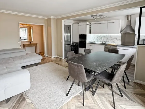 Rare à la vente - Appartement lumineux avec terrasse et parki
