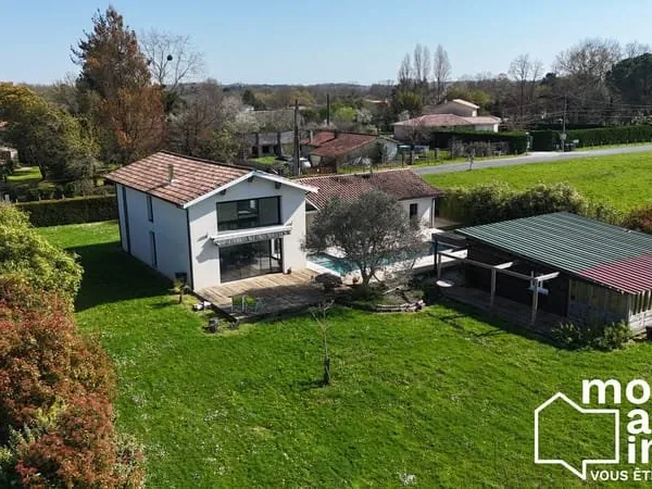 Belle maison lumineuse avec piscine et dépendances