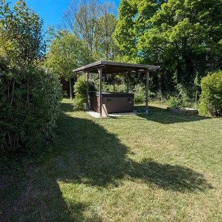 Terrain constructible arboré — 199 m² — Sans vis-à-vis