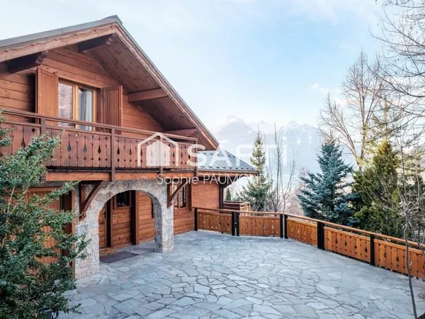 Chalet LOMBARD avec terrain et vue panoramique