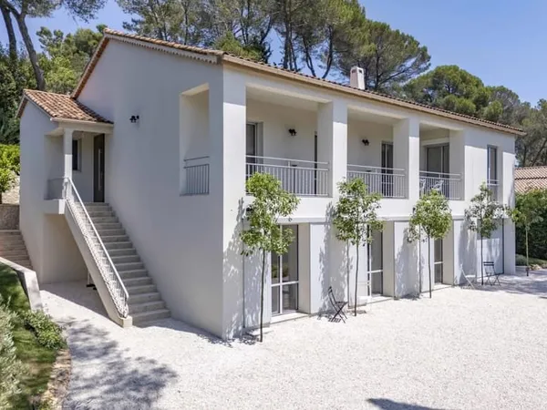 Maison 5 pièces 243 m²