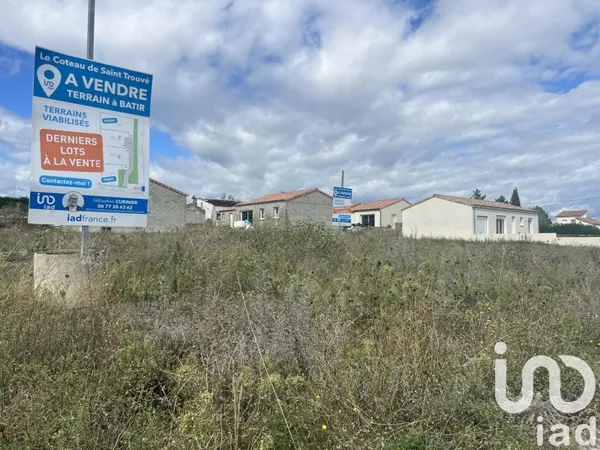 Terrain 817 m²