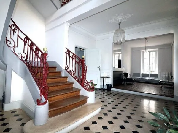Bureaux 30 pièces 998 m²