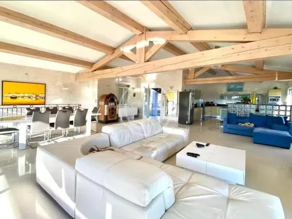MOUGINS - VILLA CONTEMPORAINE
