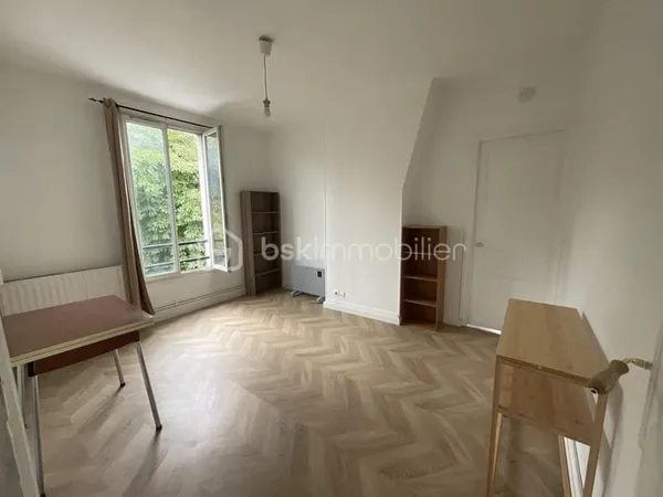 Appartement 2 pièces avec cave en sous-sol, proche métro 7 quatre chemins et RER E Pantin