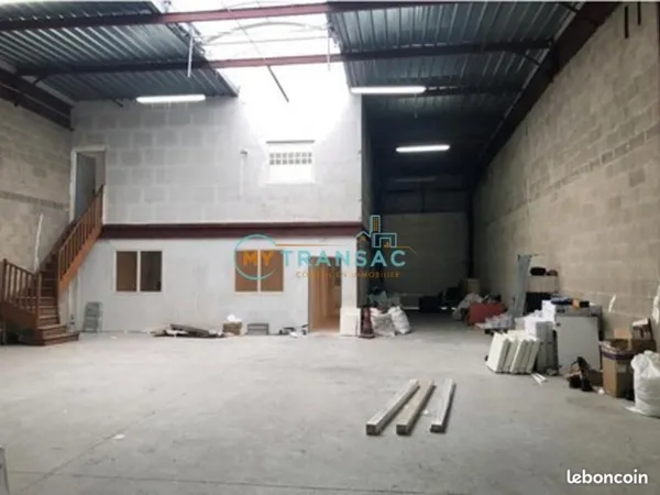 Local bureaux 349 m²