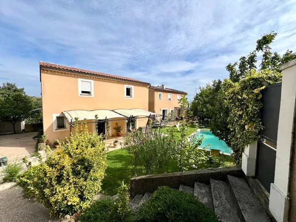 Maison 10 pièces 280 m²