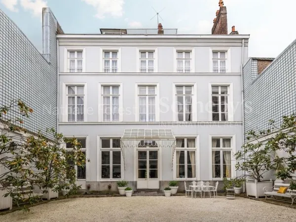 Immeuble 610 m²