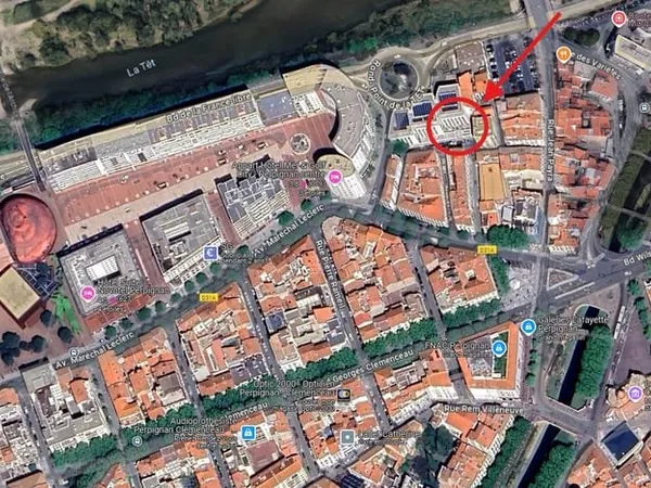 UN EMPLACEMENT DE STATIONNEMENT, EN SOU-SOL, AU CENTRE DE PE