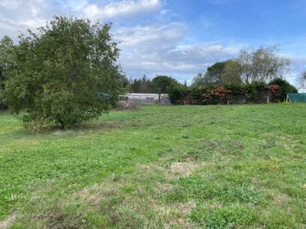 Terrain 876 m²