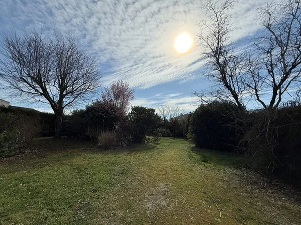 SURGERES - BELLE PARCELLE - HORS LOTISSEMENT