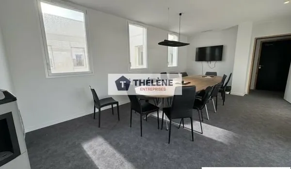 Bureau 358 m²
