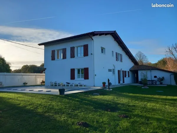 Villa 7 pièces 230 m²
